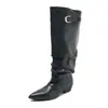 Botas Femininas Apontadas Brancas com Salto Bloco, Fivela de Cinto, Cano Alto, Estilo Equitação, Novidade Outono/Inverno 2026, Salto Grosso, Longas Plissadas