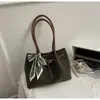 Bolsa Retrô de Grande Capacidade para Mulheres 2026 Nova Tendência de Alta Qualidade Versátil Bolsa de Ombro para Sair para o Trabalho e Deslocamento Bolsa Tote
