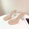 Chinelos de salto alto femininos, novo estilo verão 2026, design de tira única, material PVC, saltos de cristal da moda, para uso externo