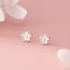 Pendientes de botón Nalan de plata de ley S925 Exquisitos Calados Tejidos Filigrana Flor de Cinco Pétalos Temperamento Elegante y Fresco Combinación M08470
