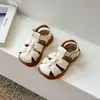Sandálias Fechadas para Crianças 2026 Verão Novo Estilo Sapatos de Princesa da Moda para Meninas Sola Macia Antiderrapante Vazado Sapatos de Praia para Bebê