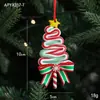 Os novos produtos de decoração de Natal da Gangheng incluem pingentes criativos de doces vermelhos, brancos e verdes feitos de argila macia, simulando bengalas de doce.