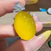 Novo Pingente de Ovo de Pomba Grande Estilo Chinês Colar de Calcedônia Verde Gelo Alto Banhado Cravejado com Diamantes Completos Sensação de Alto Padrão Pingente Estilo Chinês Pedra de Jade