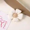 Tela Arrugada Texturizada Estilo Coreano Flor de Cinco Pétalos Accesorio de Peluche Bloqueo de Color Blanco Té de Leche Flor de Tela Decoración DIY