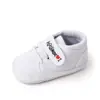 Zapatos blancos pequeños de primavera y otoño zapatos para bebé suela blanda 0-12 meses zapatos para bebé zapatos para niño pequeño con letras venta al por mayor XC-22-11