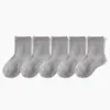 5 Pares de Calcetines Cortos Blancos y Negros de Primavera y Verano para Niños y Niñas, Calcetines Blancos para Actuaciones Escolares, Calcetines Deportivos de Algodón para Niños Mayores