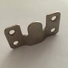 Fábrica en stock hebilla de sofá niquelada de cuatro agujeros sólida engrosada con forma de montaña pieza para colgar marco de fotos inserto de hebilla oculta para colgar