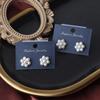 Brincos Elegantes de Pérola de Água Doce Natural Flor Moda Versátil Pequeno Design Fresco Agulha de Prata S925