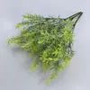 Planta Verde Artificial Transfronteiriça Grama Plástica de 5 Pontas Pinheiro Nebuloso Alecrim Gerânio Samambaia Persa Eucalipto Decoração de Divisória