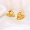 Exóticos aretes de corazón de durazno vintage de moda, exquisitos y versátiles, aretes en forma de corazón de acero inoxidable dorado para mujer, venta al por mayor