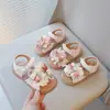 Sandalias Exquisitas para Niñas con Lazo de Flor Zapatos de Princesa de Moda 2025 Nuevos Zapatos de Playa para Bebé con Suela Suave y Punta Abierta