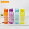 Copo de Água de PP Transparente com Tampa Flip-Top Estampada Copo Plástico Portátil para Estudante Copo para Chá Esportivo para Adultos Chaleira de Água 680ml
