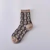 Calcetines Transfronterizos de Comercio Exterior para Mujer de Media Pantorrilla Otoño e Invierno Retro con Relieve Marrón Estilo Palacio Literario Calcetines Florales para Mujer