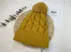 Chapéu de Lã Pelúcia Dupla Camada Outono e Inverno para Mulheres, Chapéu de Tricô Quente com Proteção para Orelhas, Popular Transfronteiriço Versátil Chapéu com PomPom, Espessamento