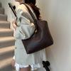 Bolso de hombro de gran capacidad para mujer 2025 invierno nuevo bolso de viaje versátil bolso de axila bolso tote popular de este año marea