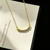 Collar de plata de ley S925 con forma de sonrisa y diamantes incrustados, un diseño único y elegante con un toque de lujo, perfecto como cadena para la clavícula.; disponible para envío directo