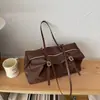 Bolsa feminina de grande capacidade, nova bolsa de ombro leve para viagem de verão 2026, moderna e versátil para a escola e o trajeto diário