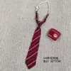 Gravata JK Listrada Vermelha e Dourada Estilo Japonês para Homens e Mulheres, Camisa Estilo Academia com Gravata Borboleta Pequena para Estudantes, Não Precisa Amarrar