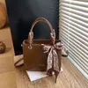 Bolso de Mano de Alta Gama Exquisito de Nicho Retro para Mujer 2026 Nuevo Estilo Coreano de Moda Textura Elegante Bolso Cruzado con Estilo para Dama