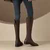 Botas altas hasta la rodilla para mujer, nuevo estilo otoño/invierno 2026, botas sencillas retro europeas y americanas, piel de ante, efecto alargador de piernas, botas de montar para mujer