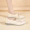 Item popular de dropshipping transfronteiriço de comércio exterior: sapatos rasos de couro genuíno, design de bico fino, sapatos casuais femininos, sapatos de mãe, mocassins russos