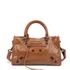 Bolso de mano biker con remaches estilo parisino, bolso para chica popular, el bolso de mujer más vendido de 2026, moderno, elegante, bolso tote de alta gama
