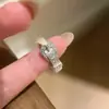Popular Cinturón de Cuero Cepillado Anillo de Diamante de Xiaohongshu Diseño de Lujo Accesible de Nicho Forma de Cinturón Única y de Moda Dedo