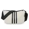 Bolsa de Ombro Listrada Nova Moda Transfronteiriça Bolsa de Viagem Grande Capacidade para Esportes ao Ar Livre Bolsa Transversal Simples Versátil de Cor Sólida