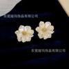 Pendientes de camelia blanca de aguja de porcelana biológica estrella con pendientes nuevos pendientes para mujer al por mayor bosque pendientes tridimensionales