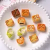 Biscoitos de gatinho simulados, brinquedos de comida em miniatura requintados, decorações para casa de bonecas, acessórios de resina para biscoitos, acessórios de resina DIY