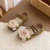 Zapatos Mary Jane florales para niñas, colección primavera/otoño 2026, con cierre de hebilla, suela suave, estilo princesa, gamuza retro, zapatos de un solo color de punta baja para niñas pequeñas