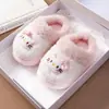 Chinelos de algodão de inverno para crianças com gatinho KT, infantis, de desenho animado, quentes e forrados com fleece, antiderrapantes, com sola grossa, estilo pai e filho, para uso interno