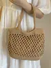 Bolsa de playa portátil de gran capacidad para mujer, nuevo diseño de primavera 2026, bolsa tejida hueca, bolso casual versátil para hombro y axila