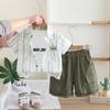 Conjunto de Verano para Niños de Manga Corta Nuevo para Bebés Camisa con Rayas Verticales Chaleco Logo Cuadrado Pantalones Cortos Cargo de Manga Corta Conjunto de Tres Piezas Venta al por Mayor