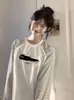 2025 Outono Inicial Nova Camiseta Divertida Estampada de Manga Longa Moda Feminina Versátil Design de Costura em Blocos Listrados Contrastantes Top