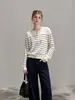 Suéter de tricô listrado de manga longa estilo francês para mulheres, uma camada interna estilosa e única para primavera e outono, um top pullover