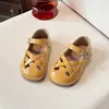 Zapatos Tejidos de Color Caramelo Estilo Coreano para Niños 2026 Nueva Llegada de Verano para Niñas Zapatos Pequeños de Cuero Versátiles Casuales para Exteriores Modernos