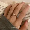 Anillo Abierto Pequeño con Forma de Corazón Brillante para Mujer, Anillo Fino Minimalista de Nicho, Versátil para el Uso Diario, Suave y Ajustable