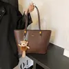 Bolso vintage de alta calidad para mujer, modelo 2026 nuevo, bolsa de hombro de gran capacidad para el día a día, bolso tote moderno y único, transfronterizo