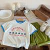 Camiseta de manga corta con estampado de dibujos animados de algodón de lote mixto para niños, top de verano con bloques de colores, ropa de verano de media manga para bebés.