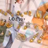 Temperamento Europeo y Americano Diseño de Nicho Pendientes de Oro Acero Inoxidable Chapado en Oro de 18K Doble Color Boca Pendientes de Árbol de Navidad para Mujer