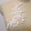 Par de flores de hueso de coche bordadas blancas vestido de novia ropa para niños tocado de boda accesorios encaje accesorios de joyería diy