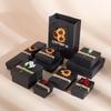 Caixa de Presente com Aplique de Couro Preto Caixa de Embalagem para Joias Caixa para Anel Brincos Pulseira Pingente Colar Caixa de Presente para Joias