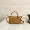 2026 Nuevo Bolso Cuadrado Pequeño Tejido Negro de Nicho Lujo Ligero Hebilla Metálica Portátil Cruzado de Alta Gama para Viajes de Trabajo de Mujer