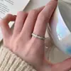 Anillo de flor de iris incrustado de diamantes para mujer, diseño de nicho vintage de lujo ligero, anillo popular de alta gama
