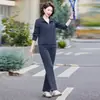 Traje deportivo de moda para mujer, nuevo estilo primavera y otoño, moderno y rejuvenecedor, casual y holgado, con un toque de alta gama, conjunto de dos piezas para madres de mediana edad