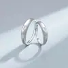 Anéis de Casal com um Toque de Luxo de Nicho, Anéis Abertos Anel de Mobius, um Par de Anéis de Casal Elegantes e Simples Cravejados de Diamantes