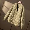 Chaqueta de plumón de pato blanco estilo japonés de 90 pulgadas con escote en V, manga larga, diseño a cuadros de diamantes sencillos, holgada, combinable y cálida y ligera.