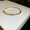 Pulsera Abierta de Flor de Zirconia de Doble Capa Super Brillante, Sensación de Lujo Ligero de Alta Gama, Accesorio de Mano Elegante Versátil para el Día a Día para Mujeres