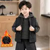 Conjunto Infantil Masculino Roupas de Inverno Moda Infantil Conjunto de Três Peças com Colete Acolchoado Inverno 2026 Novo Estiloso Roupas de Inverno para Bebê